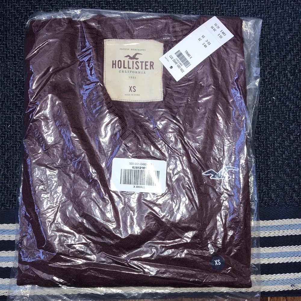 Hollister maroon sweater